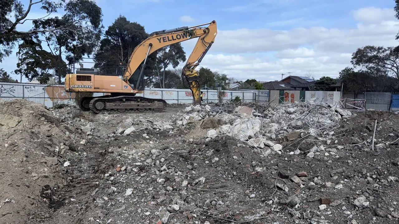 Per-lot site cuts for a volume builder — YellowX Melbourne